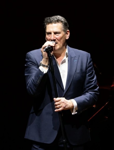 Englishman in Italy: il grande viaggio di Tony Hadley tra i teatri e le piazze del Bel Paese